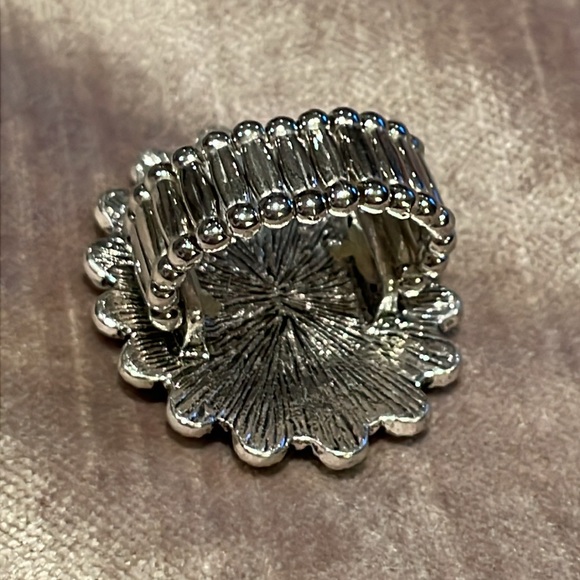 Enormous Flower Stretch Ring Southwest Style size 8.5-9.5 - Picture 2 of 4